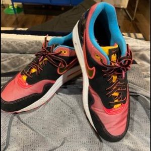 Mens Nike Chinatown size 9.5